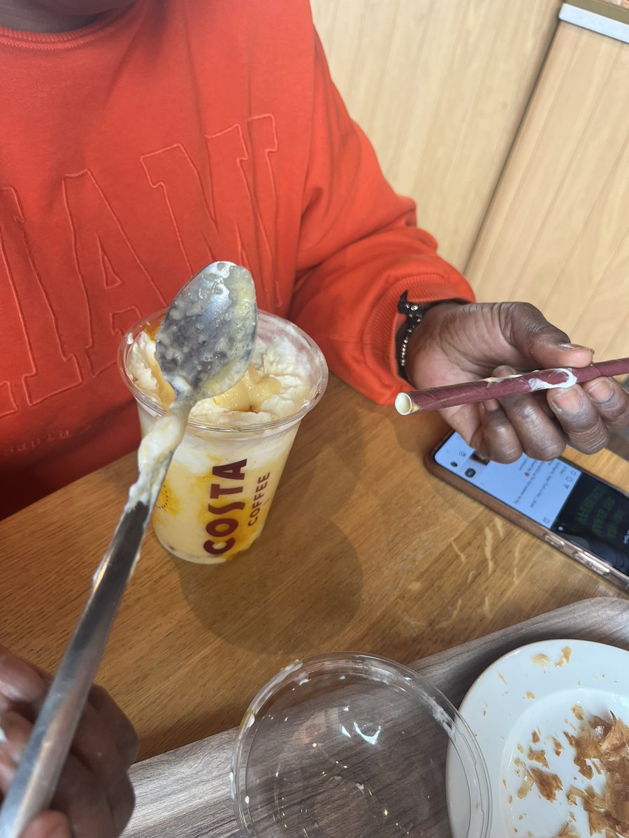 louiseclair757's tweet photo. @CostaCoffee when the Isleport Burnham store runs out of bubble straws so you have to use a spoon, kinda ruins the experience https://t.co/M0eMMHVm4P