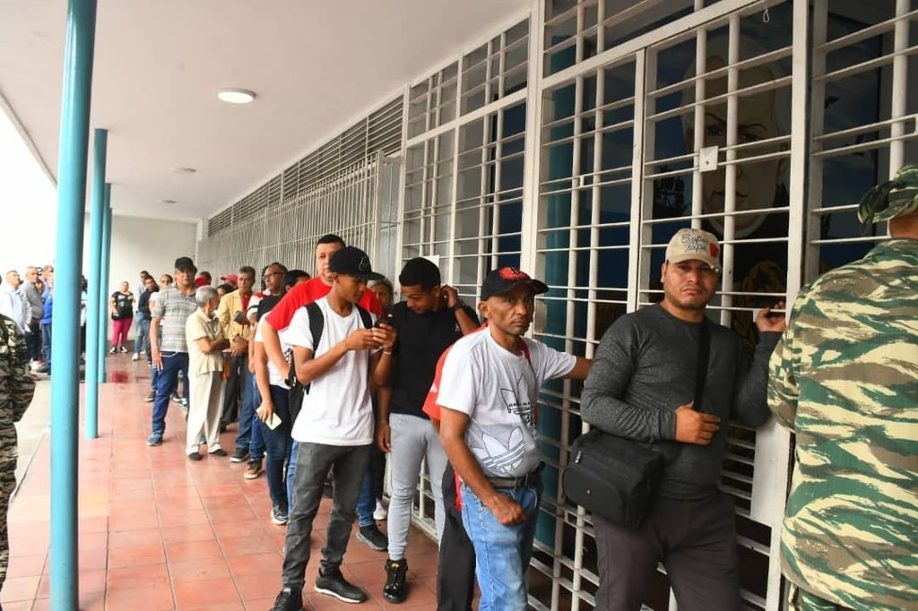 ¡Domingo de paz y soberanía!

En todos los rincones del país nuestro pueblo se moviliza en este #SimulacroPorLaPaz, ejercicio democrático que nos prepara hacia las elecciones presidenciales del #28Jul.

¡Todos y todas a participar!