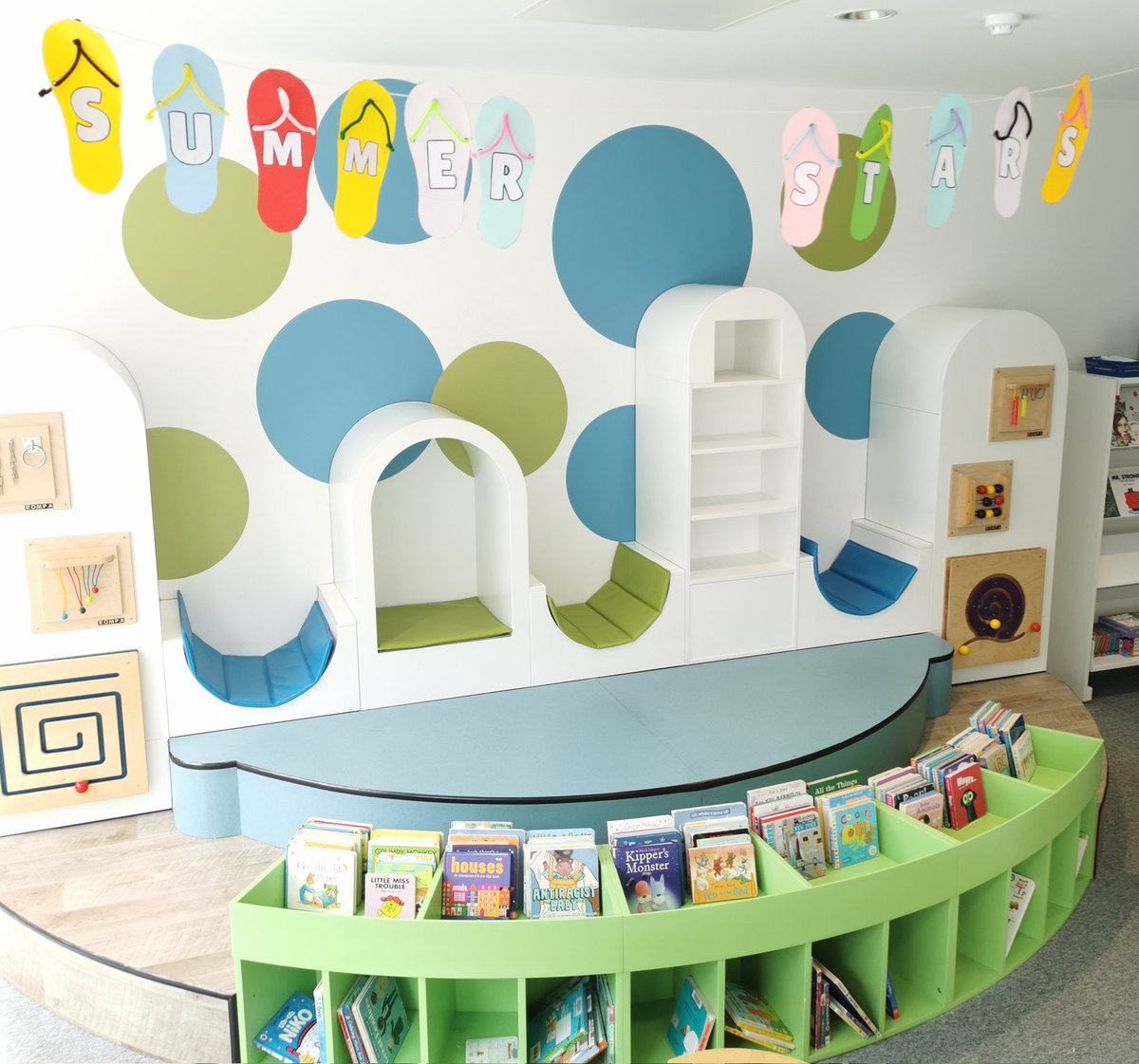 corkcolibrary's tweet image. Have you flip-flopped your way to #BandonLibrary yet to sign up for the #SummerStars reading challenge?

We’re challenging our younger readers to make time to read some sensational stories over the summer holidays!
It&apos;s free to take part, they just need to be a library member!…