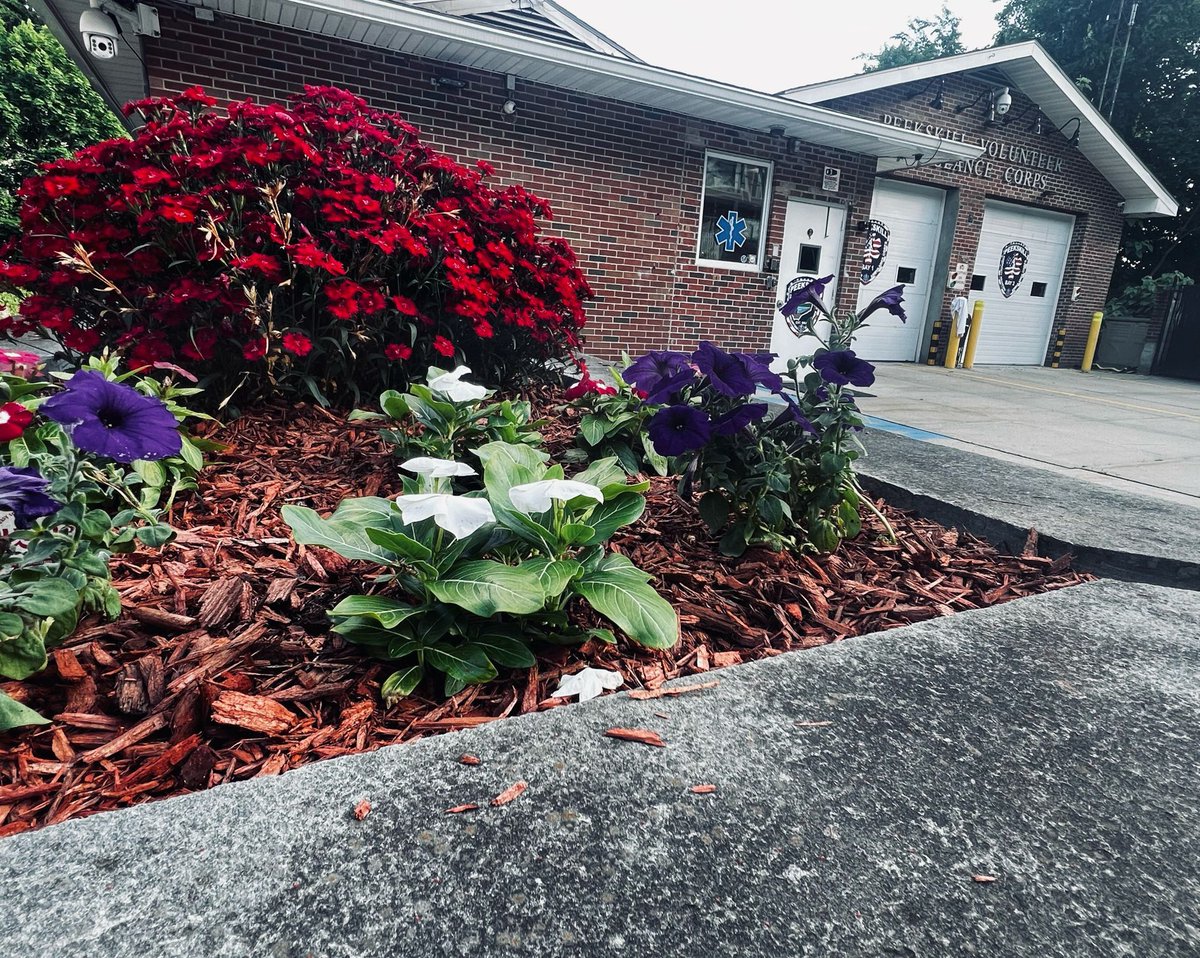PeekskillVAC's tweet image. Peekskill Community Volunteer Ambulance Corps would like to thank Cortlandt Farm Market for donating flowers for our flowerbeds! Thanks for supporting our Ambulance Corps!
Cortlandt Farm Market (2267 Crompond Road, Cortland Manor, 10567)