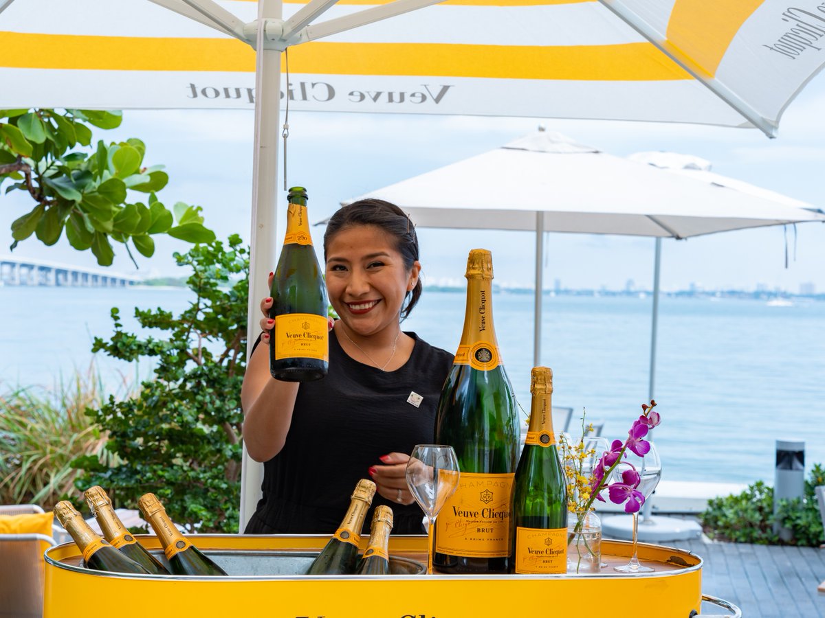 Clicquot in the Sun is back! 🌟🍾 Celebrate Sundays with half-off bottles of @VeuveClicquot Yellow Label, DJ, photo booth, and gorgeous Veuve Clicquot wall. Summer Sundays just got a whole lot brighter! 🥂 #ClicquotInTheSun #SundayBrunch #AMARAatParaiso
