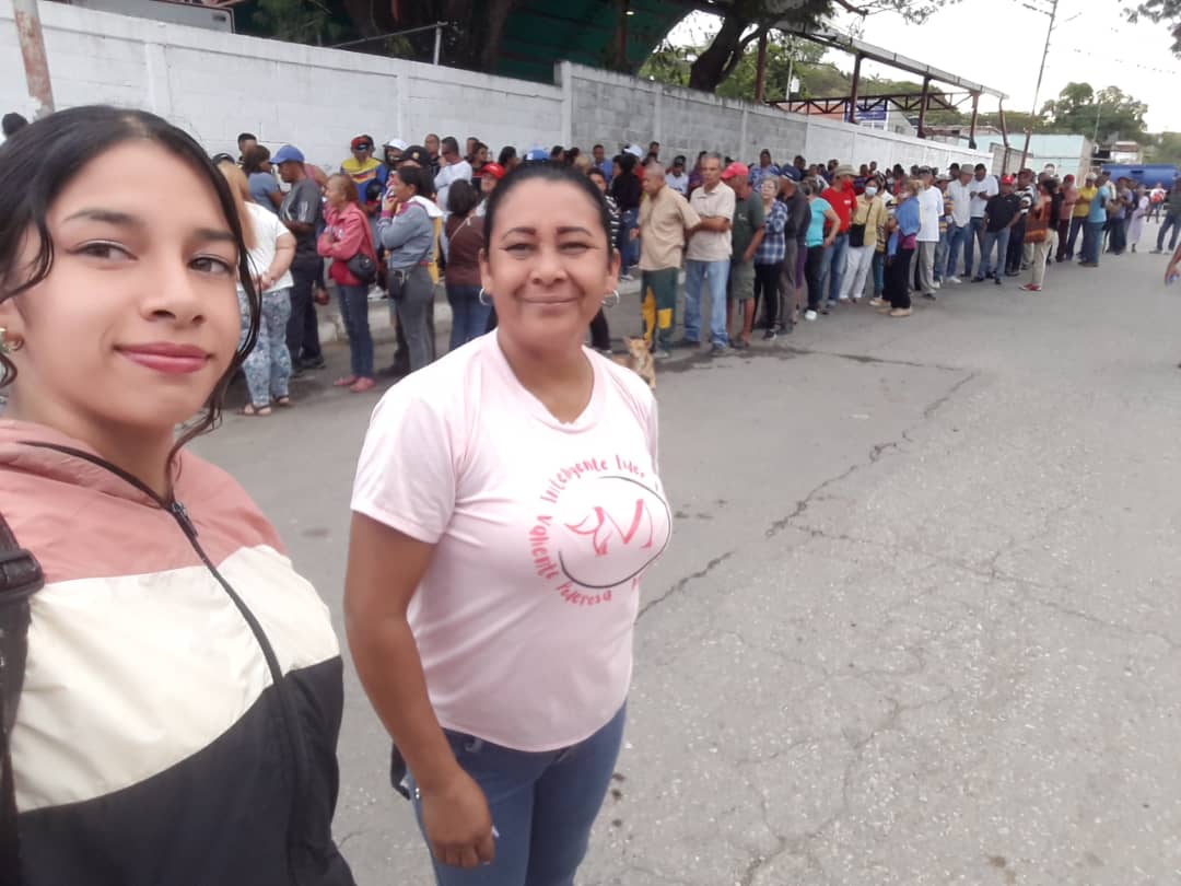 junrecaoficial's tweet photo. #30Jun 📸 #EnFotos 🗳️🇻🇪 El #SimulacroPorLaPaz inició en diversos centros de votación del municipio #Iribarren con masiva presencia de personas de todas las edades, para ensayar su proceso de votación de cara a las #EleccionesPresidenciales del #28J
#Barquisimeto #Lara #Venezuela https://t.co/3xoBWGzg3P