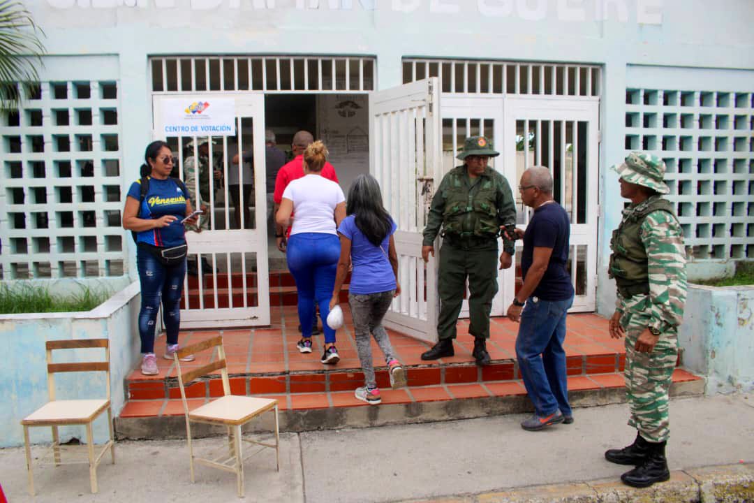 #SimulacroMaquinariaPerfecta Así avanza esta jornada que reafirma nuestro espíritu democrático y protagónico del Poder Popular. Nuestro Pueblo del punto y círculo de la U.E.N. Samán de Güere, participa activamente en el Simulacro Electoral #SimulacroPorLaPaz