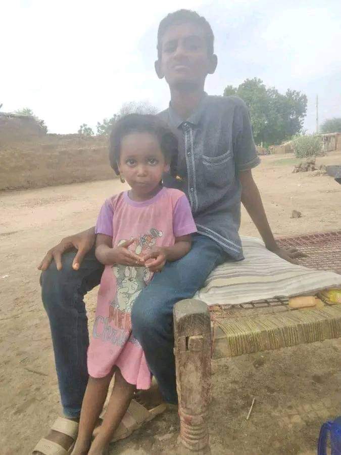 AbedaMoham6183's tweet image. 🚨#مفقودين 
الاطفال ديل رايحين من اهلهم وما عارفين ليهم اهل من يعرف اهلهم يتصل ع الرقم ده 0965541232
الولد اسمو محمد صديق و معاهو بت عمو الصغيره دي اسمها مشاعر باسم وساكنين في سنجة الحي الشرقي