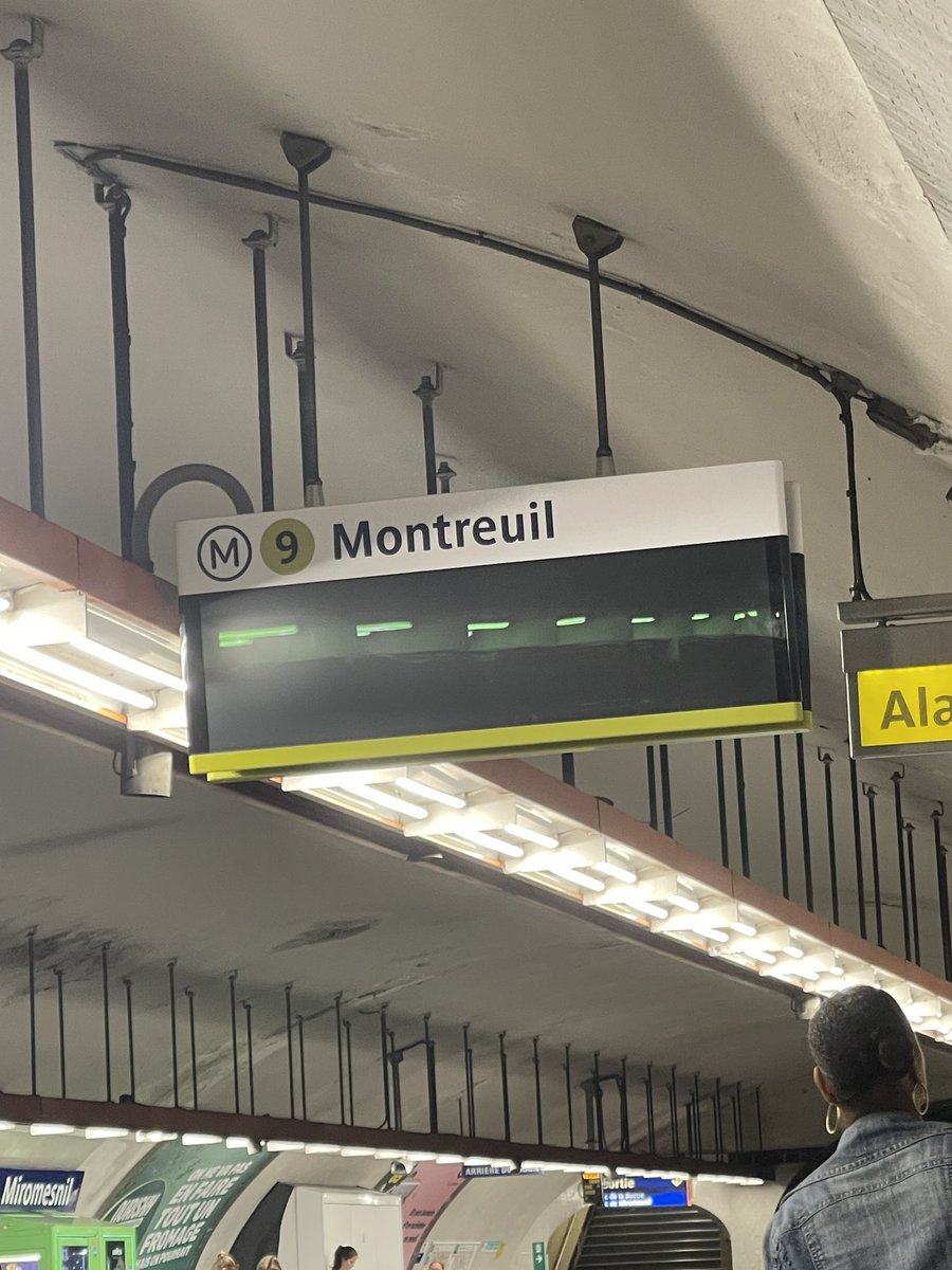 DidierRykner's tweet photo. Rappel : ces panneaux électroniques sont tout neufs. #castexdemission https://t.co/BArUG8ym4B