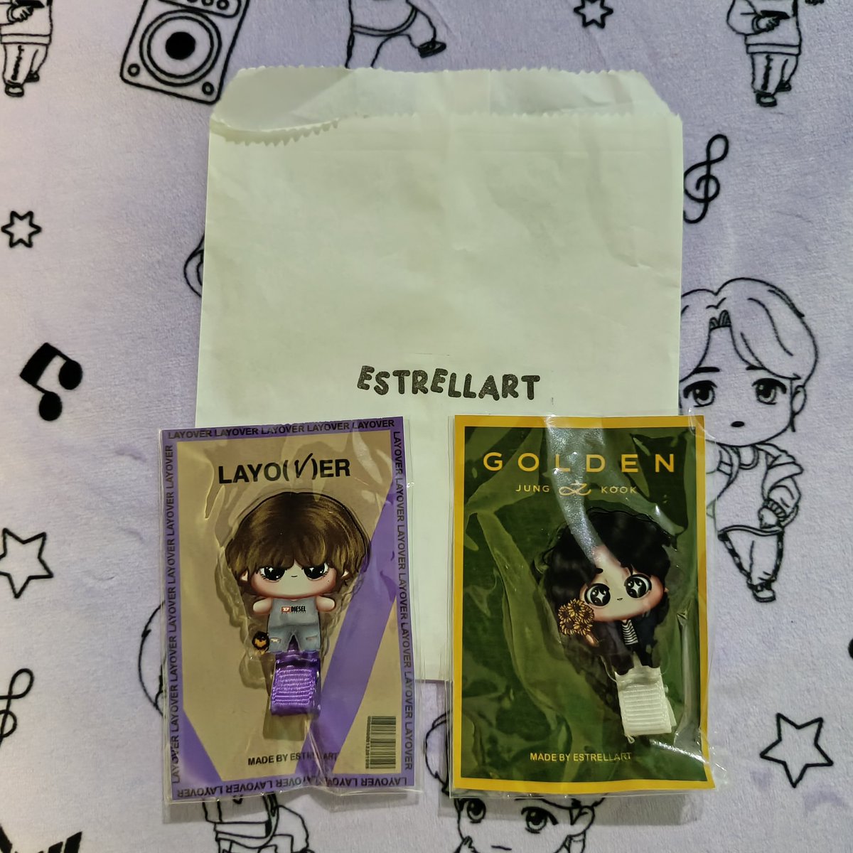 imreginabeatriz's tweet photo. More haul 🥲🤣

Layover and Golden hair clips by @estreIIart little cuties!! 

Made these keycharms at @kraftykore's booth! I had so much fun choosing the beads! 

Bangtan cap from @BangtanStudioPH pretty embroidery of the logo and flowers! https://t.co/JjOQqW6gLB