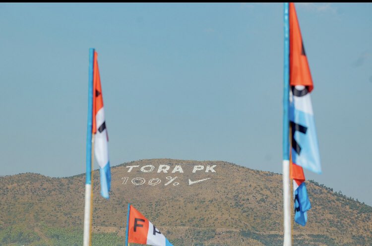 IrakozeAliane's tweet photo. 🎶Azabatsinda Kagame 
Yarukuye ku muheto 
Naho ababunza amagambo byari byabananiye 🎶 

#ToraKagame24 
#RPFOnTop https://t.co/6dcX02Sv6Z