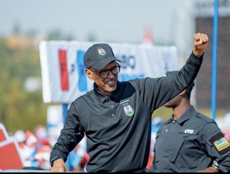 IrakozeAliane's tweet photo. 🎶Azabatsinda Kagame 
Yarukuye ku muheto 
Naho ababunza amagambo byari byabananiye 🎶 

#ToraKagame24 
#RPFOnTop https://t.co/6dcX02Sv6Z