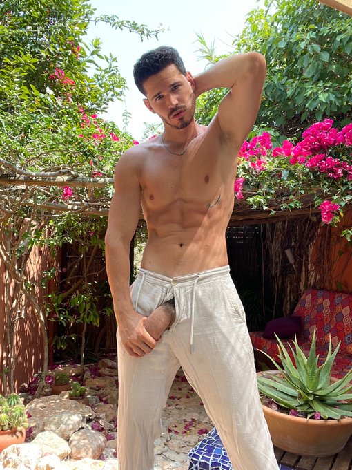 Watch Hunk Marc's leaked NSFW photo on TwXstars