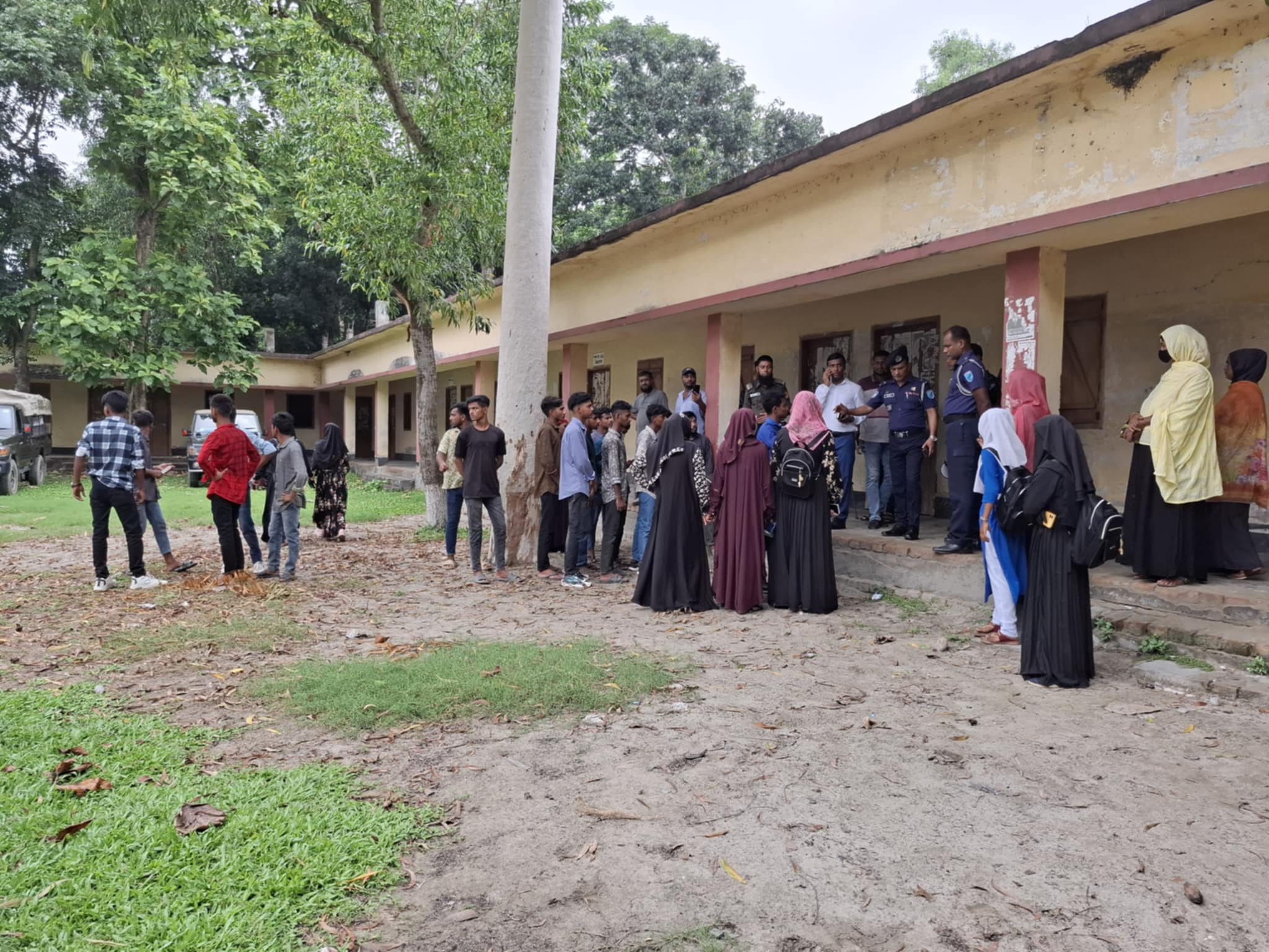 টাঙ্গাইলে এইচএসসি পরীক্ষায় অংশগ্রহণ করতে পা‌রেনি ২২ পরীক্ষার্থী