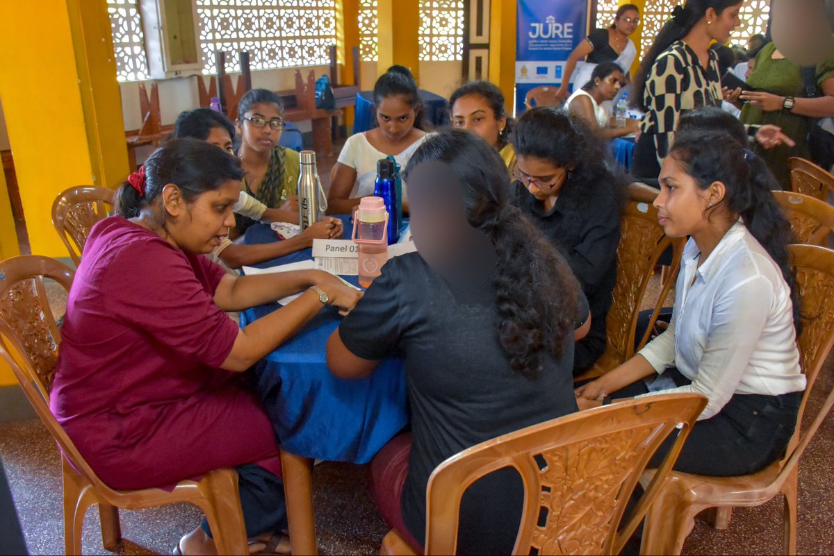 CSHRUOC's tweet photo. CSHR &amp; LAU, කොළඹ විශ්වවිද්‍යාලය විසින් කටුනායක ඇවරිවත්ත ශෛල බිම්බාරාමයේදී නොමිලේ නීති උපදෙස් කඳවුරක් සංවිධානය කරන ලදී.

CSHR &amp; LAU, University of Colombo organized a free legal advice camp at Awariwatta Shaila Bimbaramaya, Katunayake.

#EuropeanUnionSriLanka #JURE  #UNDP #UNICEF https://t.co/fxW8yYWKeR