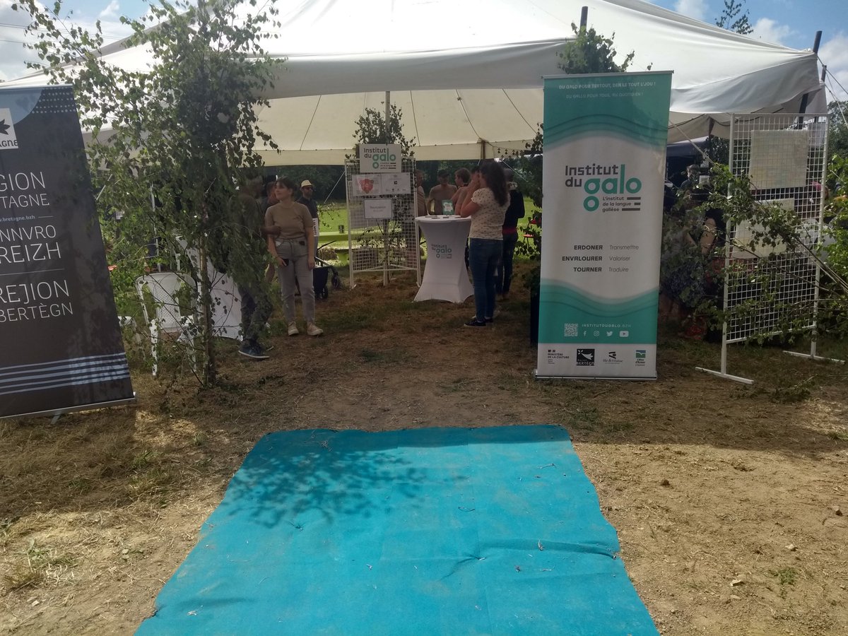 A Monterfi, aujourd'hui on peut caouzer Gallo grâce aux associations présentes l'Institut de la langue gallèse, Chubri, avec Marie Chiff'mine, Matao Rollo. Mais on peut aussi vivre pleinement la Culture Gallèse lors de différentes animations. Encore un bel accueil. 👍 et 🙏