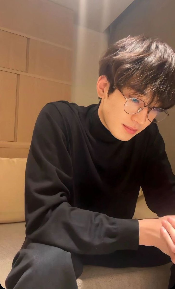 leiwonwons's tweet image. 💫 unexpected encounters often lead to the most memorable connections
a wonwoo x oc short au