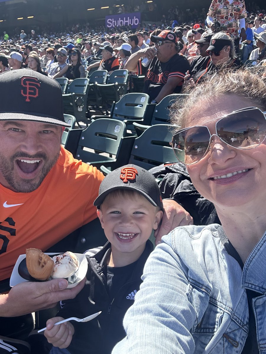 Hosh_Taylor's tweet photo. @SFGiants lost in 11 innings but it was one hell of a game !!! 
                                                                           #sfgiants #giants #mlb #oracle #oraclepark #fishermanswharf #hume #humesupernatural #sanfrancisco https://t.co/1tXCiMERsG