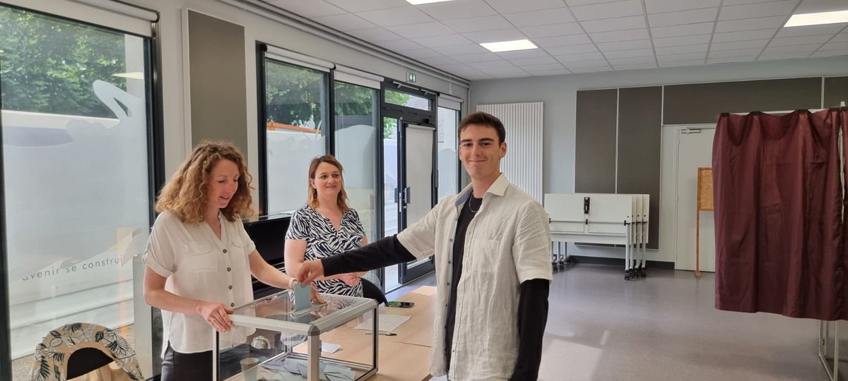 Frontpop375's tweet photo. 🗳️ Marina Coccia et Melvin Musset ont voté ce matin dans leur commune de #Fondettes ✅ #Circo3705 #ElectionsLegislatives #Tours #StCyrSurLoire #Langeais #Bourgueil https://t.co/MHCeyN7sEI
