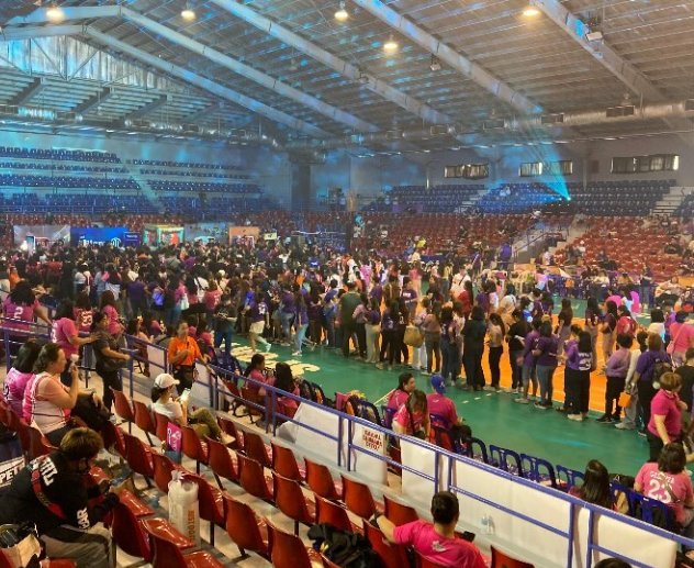 brentdaily_'s tweet photo. bhie yung pila ng mga fans sa side ng choco mucho parang tatagos na sa kabilang stadium. Napaka SOLID!!! ๐๐๐๐ https://t.co/kYM3RniwDw