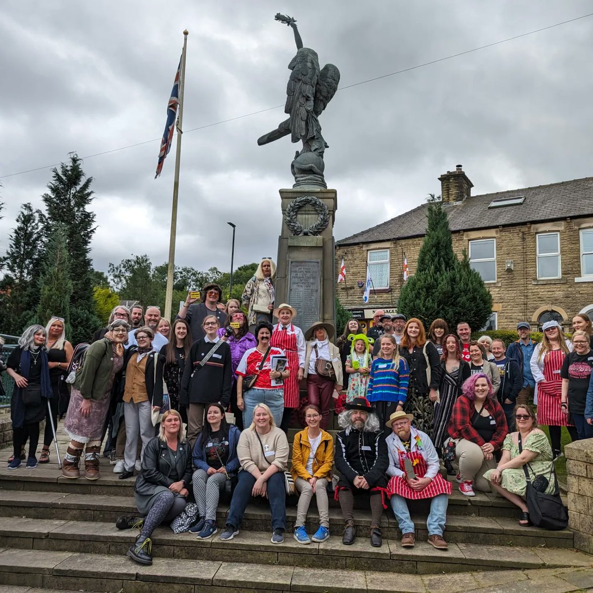 LeagueCharities's tweet photo. Just to let everyone know our event yesterday raised just over a thousand pounds!!!   Thank you to everyone who came (and bought a million raffle tickets!) we're so grateful and the charities will appreciate the donations.

#TheLeagueofGentlemen #InsideNo9 #LeaguePsychosIN9 https://t.co/rGPz3xReTm