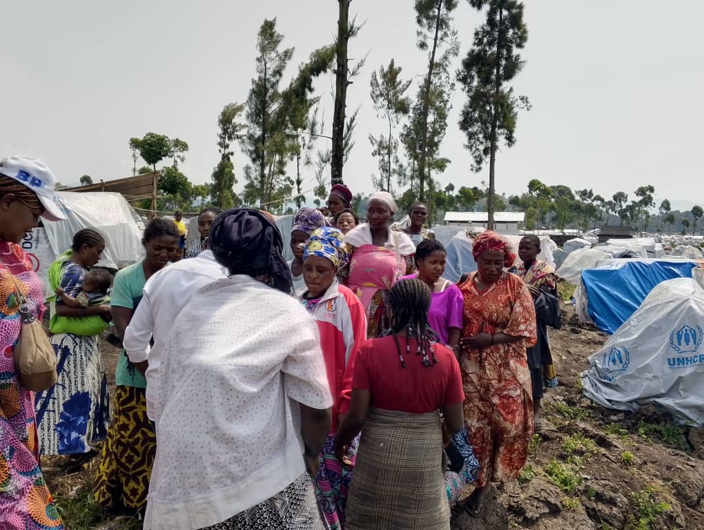 KasekaSandrine's tweet photo. A l'occasion du 64 ème anniversaire de l'indépendance de la RDC, la ligue des femmes @Bisopeuple Nord-Kivu a fait une descente au camp des réfugiés pour une action caritative en faveur des sinistrés.
Vu l'occupation, l'inflation monétaire, l'insécurité etc
1/2 https://t.co/SGsceXXQp5