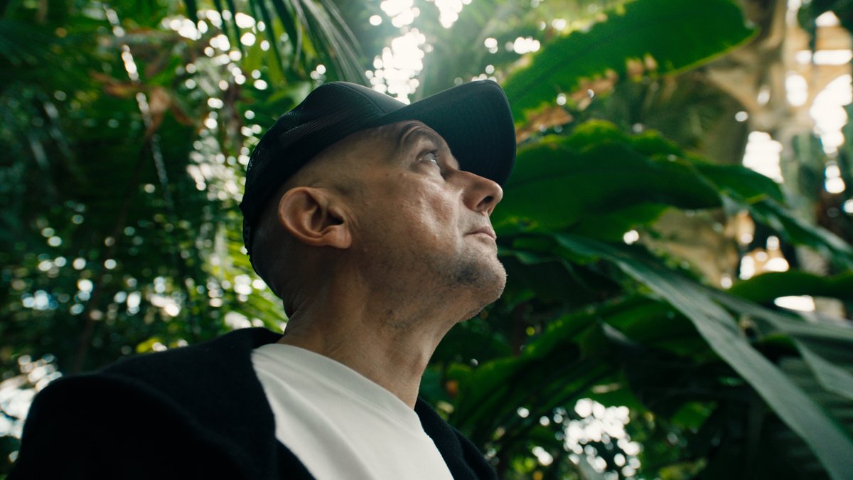 RiseMediaUK's tweet photo. We created a 30 second television commercial for Marc Quinn's new art exhibition, Light into Life, at @kewgardens.

The ad was pushed across @skytv as well as Kew’s social channels. We also delivered a 15 second version of the edit in various other formats. https://t.co/g9p3t3IEhH
