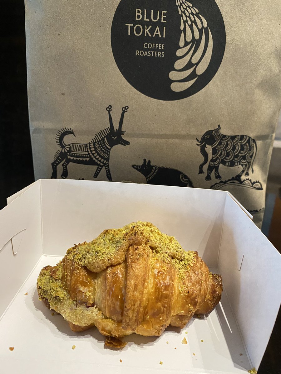 snoeflurry's tweet photo. Vietnamese iced coffee +  croissants from Suchali’s = the perfect weekend mood! Pistachio raspberry and almond croissants are a crime against productivity (but a delicious one) #WorthTheCalories #Snackrifice https://t.co/2XTo83WUIi