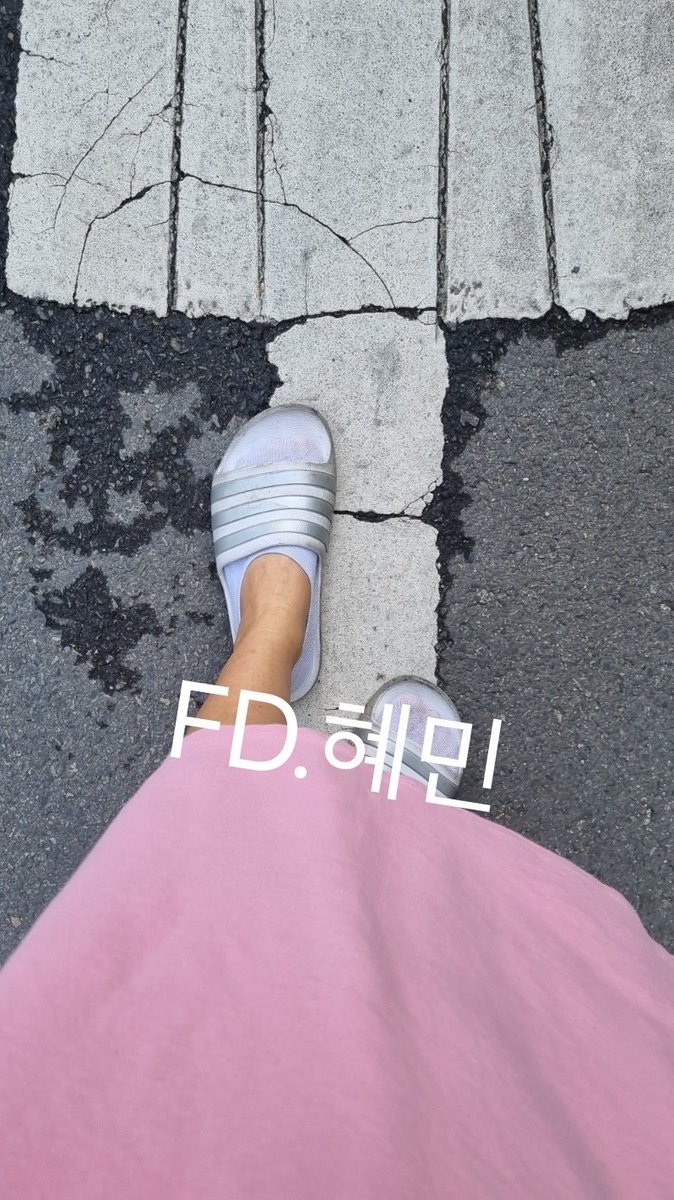 pingbo5516's tweet photo. 주말인데 아침부터 뇌 녹아서 잔고 0원되고싶은사람 디엠해 커피상납도 괜찮아 와서 실시하자 병신들아 주말인데 할것도없지?

#지갑 #atm #핀돔 #핀섭 #상납 #호구 #노예 #셔틀 #세뇌 #자지갑 #인간지갑 #지갑노예 #실시놀이 #멜섭 #가스라이팅 #양말 #발가락 #여자발 #여존남비 https://t.co/k1HMhZjDYp