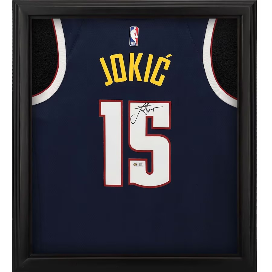 NBAStoreJapan's tweet photo. ／
本日は #ハーフタイムデー⏰
＼

今日は1年の折り返し地点🚩
みなさんこの半年でどんなNBAグッズを購入しましたか？
ぜひ下半期もお気に入りのグッズをたくさん見つけてください🙌

NBA公式オンラインストアはこちらから👇
https://t.co/Pm3CUEtLmH

#NBA #NBAStoreJP @NBA https://t.co/7CyifxcflB