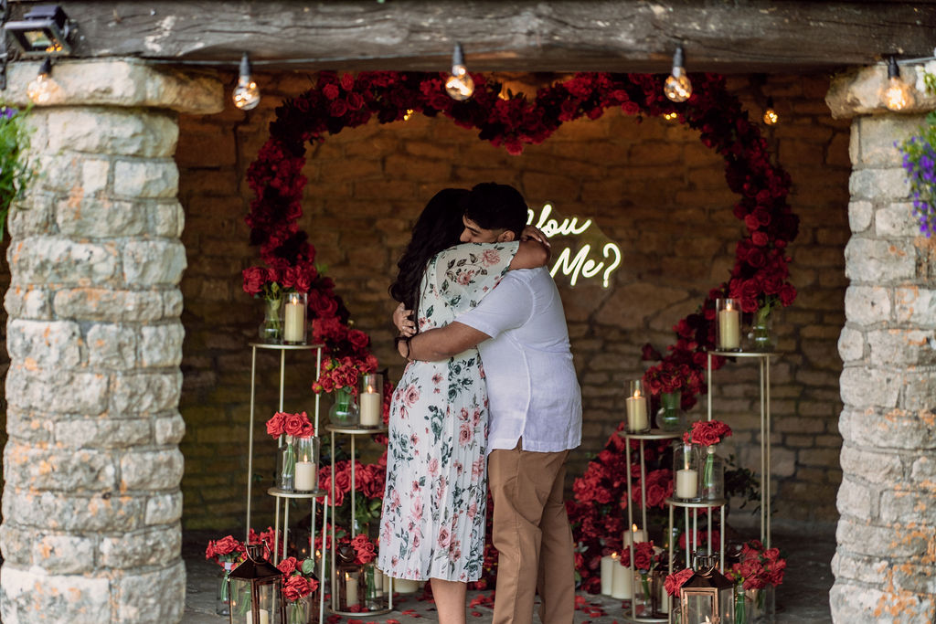 TheCotswoldPro1's tweet photo. Frazer and Shefali's proposal in the Pagoda at @CourtStonehouse was so romantic🥹❤️

Photography: Khya Watts 📷

#cotswolds #engaged #bridetobe #shesaidyes #proposal #proposalideas #theknot #hebenttheknee #stonehousecourthotel https://t.co/umlKLyCqKU