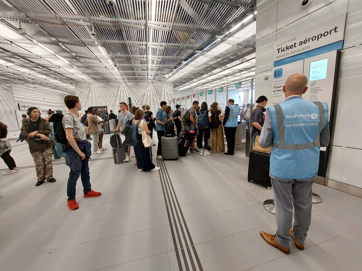 LeParisien_75's tweet photo. Ligne 14 : l’invraisemblable casse-tête du ticket de métro dématérialisé pour se rendre à l’aéroport d’Orly
➡️ https://t.co/MW6vuThtvP https://t.co/NLCmfx0cmt