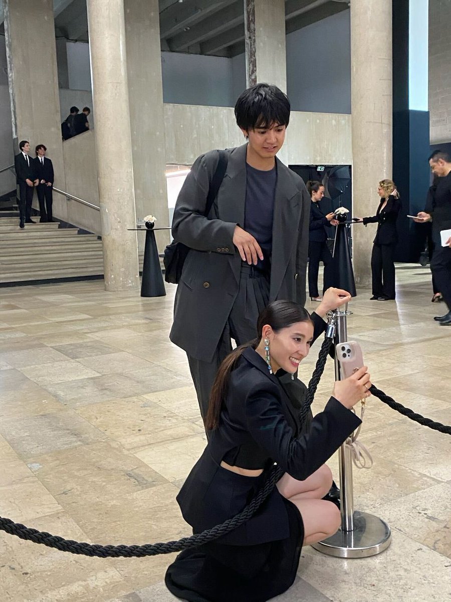 土屋太鳳＆片寄涼太 in PARIS 「ジョルジオ アルマーニ プリヴェ」の