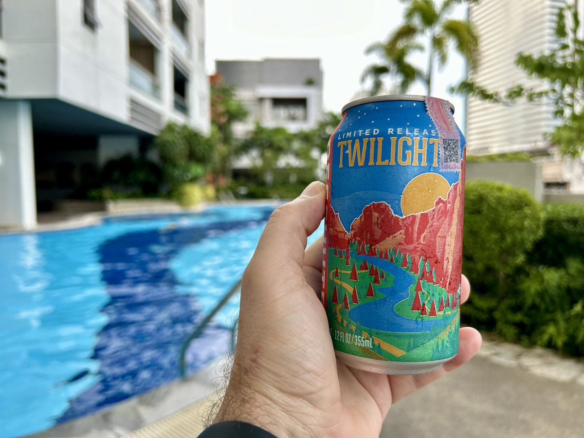 scottcoates73's tweet image. Enjoying #TwilightMoments poolside at my place in #bangkok #poolsidebeers #seekbeervana