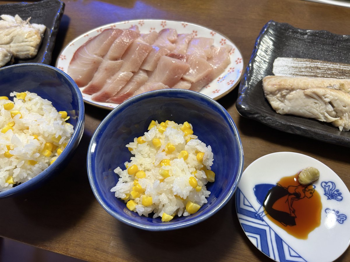 syrup39g's tweet photo. 夏はとうもろこしごはん🌽
with 杜の市場の大創業祭でGETした
ぶり刺しとさわらの塩焼き https://t.co/q2RB4cFzpt