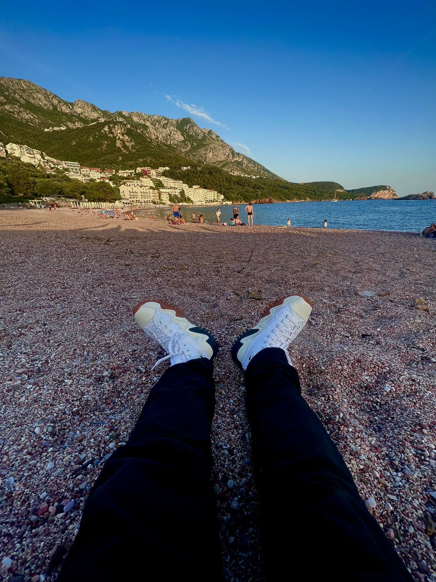 alvinLavin30's tweet photo. Chucks on beach, why not? 👟🏖️ https://t.co/tDDTauvjbV