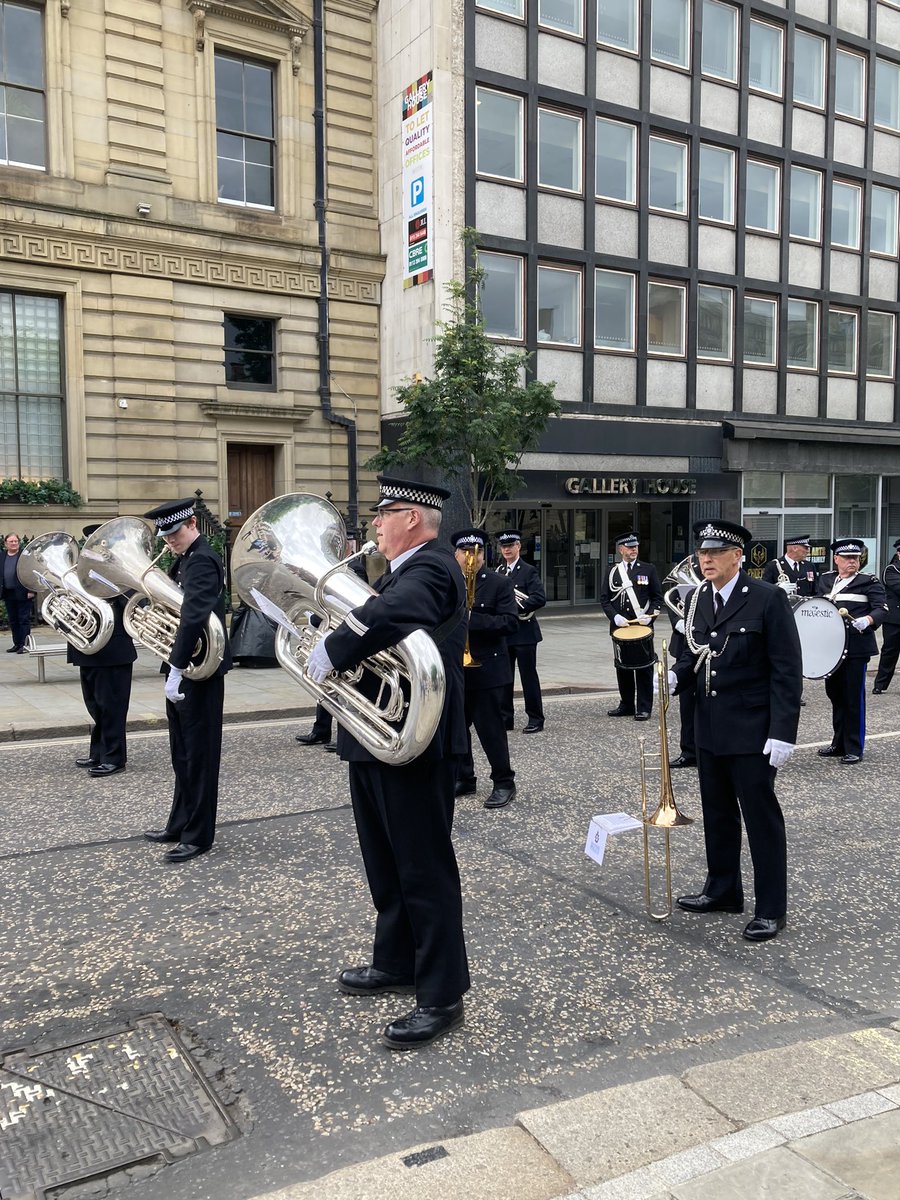 LeedsAFD's tweet photo. A great start to #leedsarmedforcesday with our flag raising ceremony and parade from Victoria gardens to Briggate #SaluteOurForces @BBCLeeds @LeedsCC_News @CllrJaneDowson @LordMayorLeeds @ArmedForcesDay #leedsafd24 https://t.co/Q1XJ0uUSSC