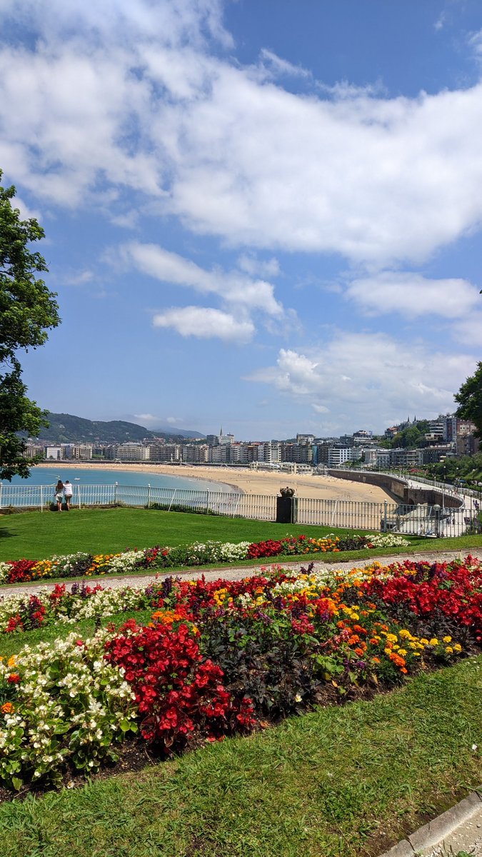 Back from an amazing days in San Sebastián for #2DSPM conference. It was a few days of stimulating discussions and exceptional talks. What a motivation boost to finish the course! 

#2DSmartMaterialsLab <a href="/ICMol_UV/">ICMol</a> <a href="/ERC_Research/">European Research Council (ERC)</a>