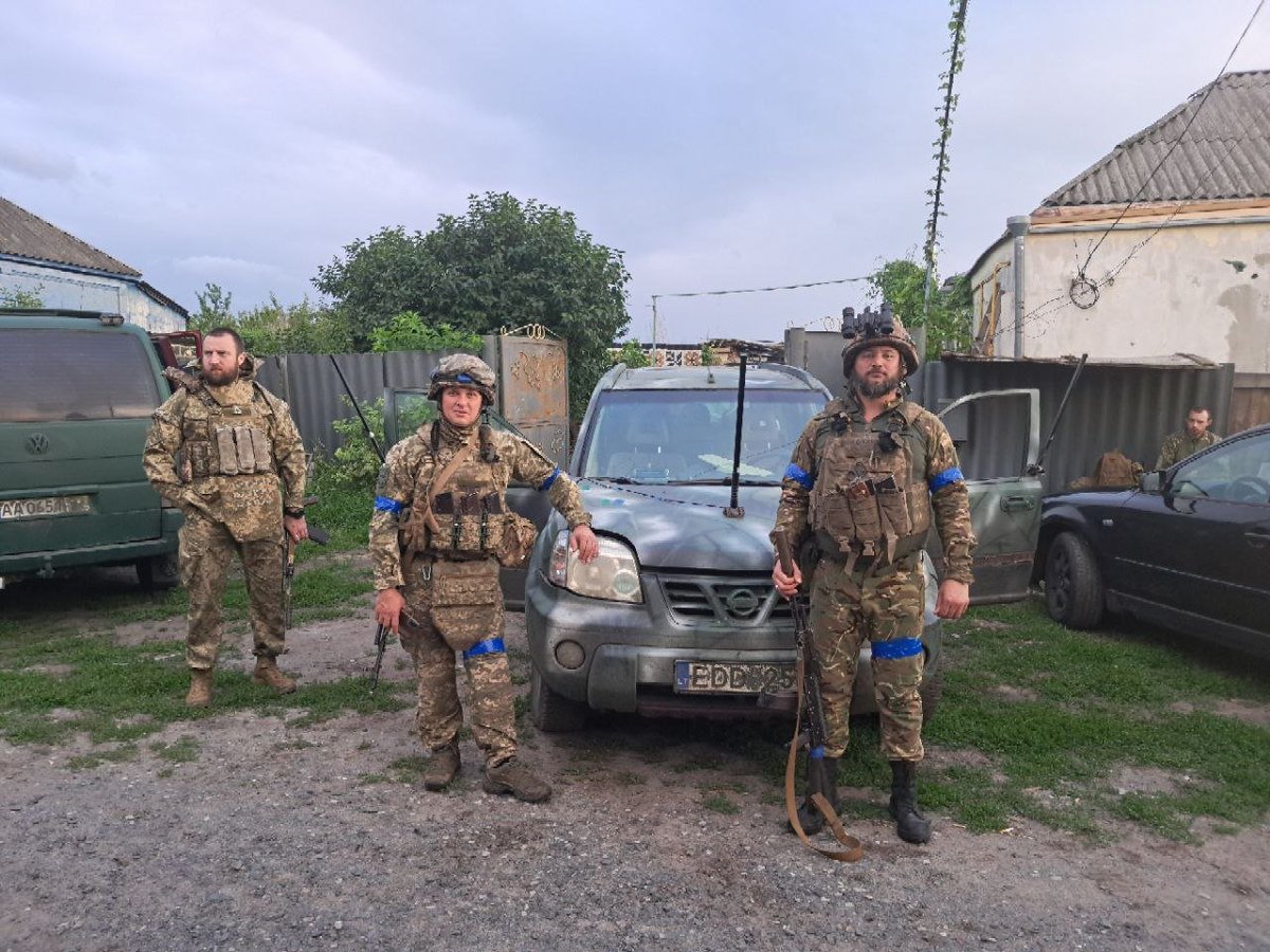 AleksandrX13's tweet photo. #NAFO 
My friends I'm in a very bad state; a runaway infection, burning with fever - things can go either way.
(1/)

I can't write much - this will be my only message unless I recover.

But, one or two things. Firstly, the drone jammer has been installed on this vehicle of the Presidential Brigade, 2nd Battalion, 5th Company. You can see the antennae. Can't say more, no energy. 

Will post again if I am better.

PLEASE read my copy-paste message from a member of this unit below.