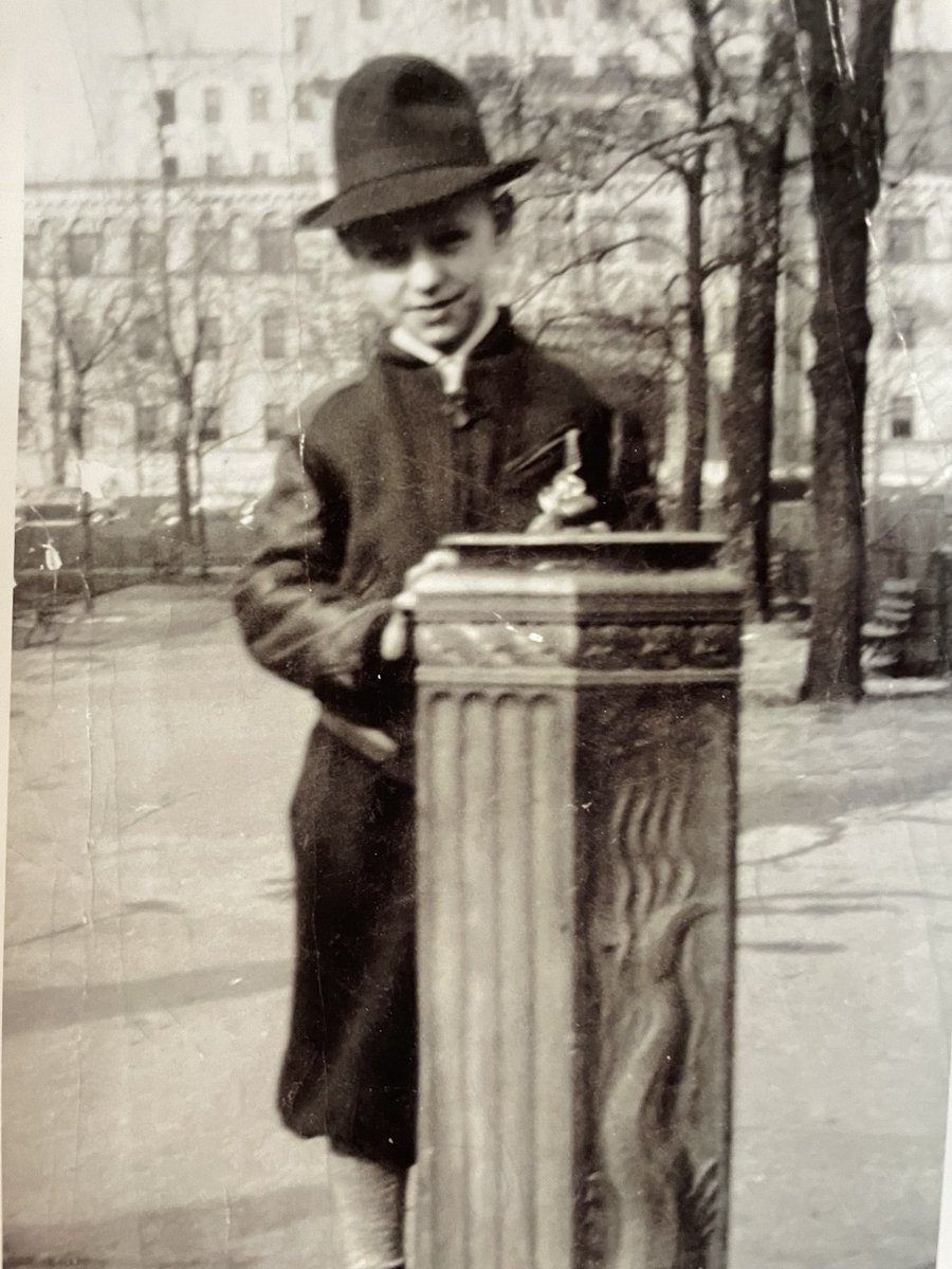 On behalf of all of us at the Pittsburgh Parks Conservancy, we extend our heartfelt condolences to the family of Gus Kalaris. For decades, Gus brought countless smiles to visitors who stopped by Gus &amp; YiaYia’s Cart in Allegheny Commons Park. His presence will be deeply missed,