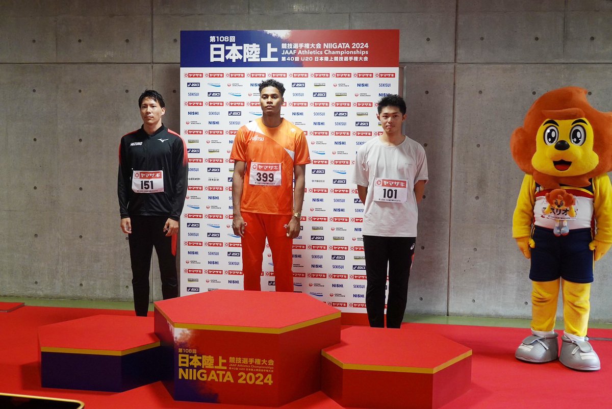 jaaf_official's tweet photo. 【#日本選手権】

／
✨男子400m✨表彰式✨
＼

1位🥇#中島佑気ジョセフ（富士通）45秒51
2位🥈#佐藤風雅（ミズノ）45秒61
3位🥉#吉津拓歩（ジーケーライン）45秒96

おめでとうございます🎉
応援ありがとうございました🙌

#運命をかけた決戦 #U20日本選手権

✅速報
https://t.co/b1rDHouOFT https://t.co/oRG4fI5MK3