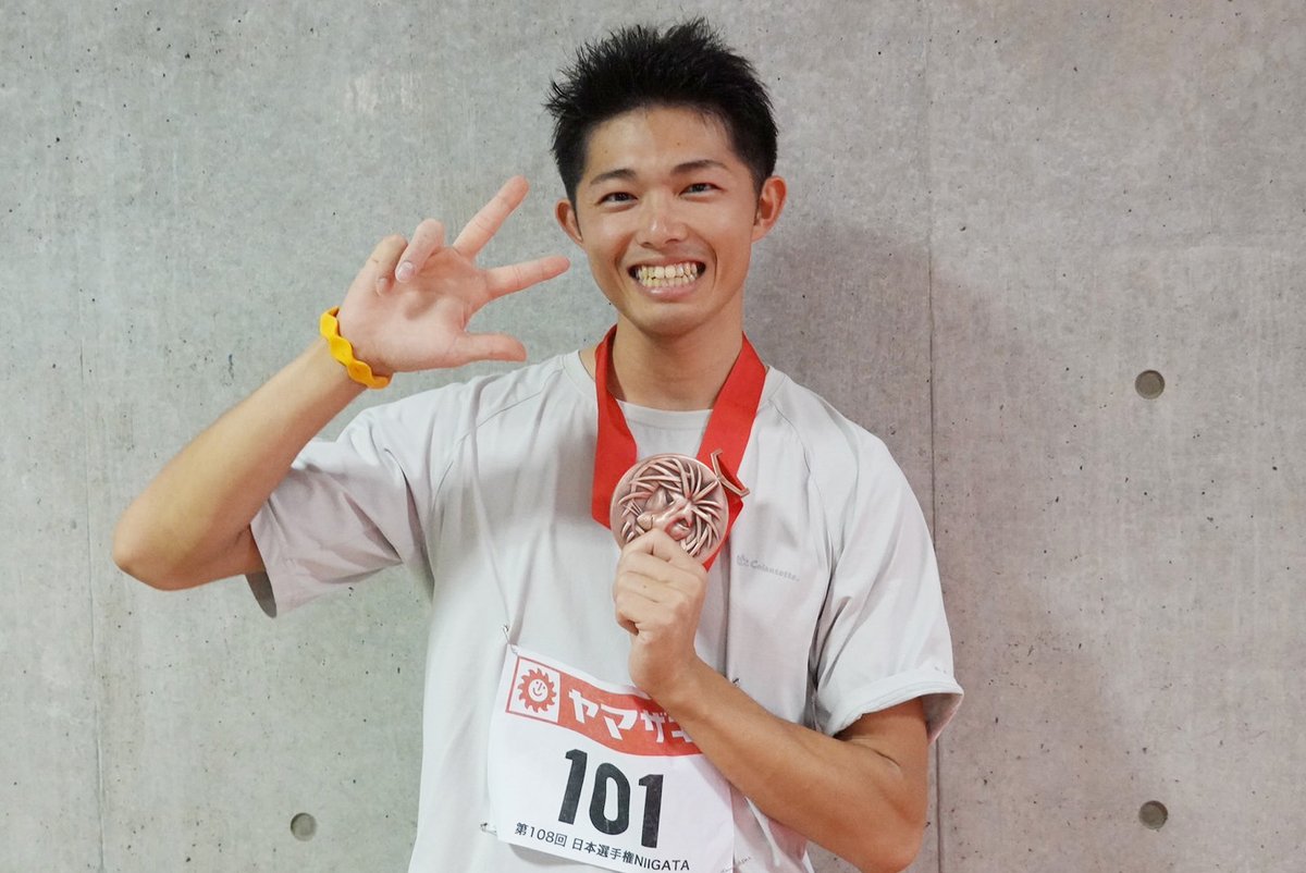jaaf_official's tweet photo. 【#日本選手権】

／
✨男子400m✨表彰式✨
＼

1位🥇#中島佑気ジョセフ（富士通）45秒51
2位🥈#佐藤風雅（ミズノ）45秒61
3位🥉#吉津拓歩（ジーケーライン）45秒96

おめでとうございます🎉
応援ありがとうございました🙌

#運命をかけた決戦 #U20日本選手権

✅速報
https://t.co/b1rDHouOFT https://t.co/VPZrgPvZWP