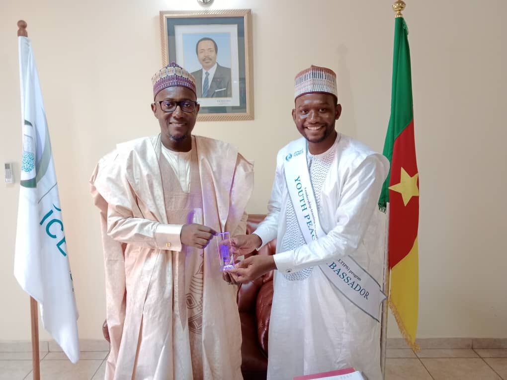 HamadouBassir90's tweet photo. De retour au Cameroun, j'ai été reçu par le SG de CN pour l'UNESCO le Prof. Abdulaziz Yaouba, pour partager les fruits du Forum "Par les jeunes pour les jeunes" en Azerbaïdjan ! Un échange précieux sur l'engagement des jeunes pour un avenir meilleur. #UNESCO #OJECAD #ICESCO https://t.co/3YhrMBHmIC