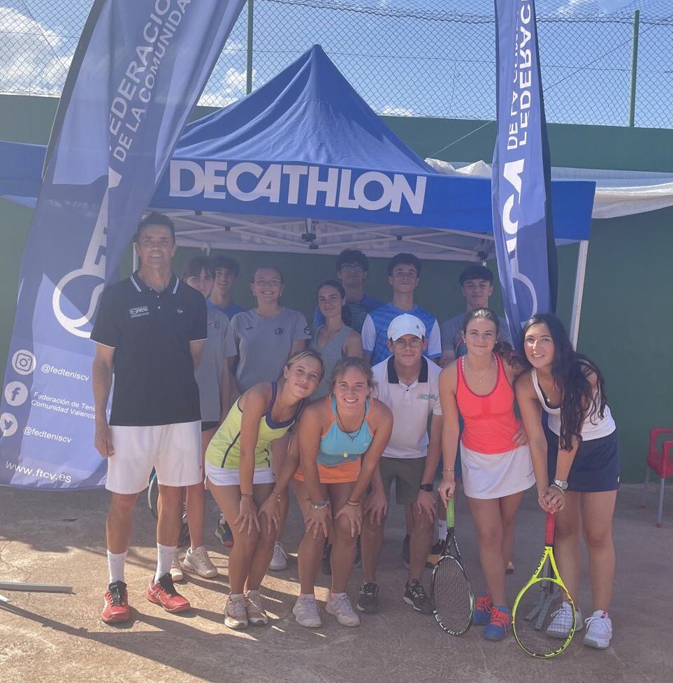 surgeSGD's tweet photo. Curso de Instructor de la #FTCV en Burriana. Jóvenes con ilusión!! El futuro de los clubes de #tenis en la #CV Encantado!!! https://t.co/d5KFqZjzB9