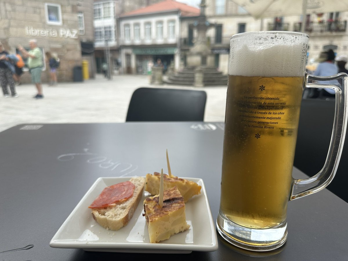 A very wet start to the day but a sunny and wet end to the 20k hike .. 3hr20min .. day done .. Buen Camino