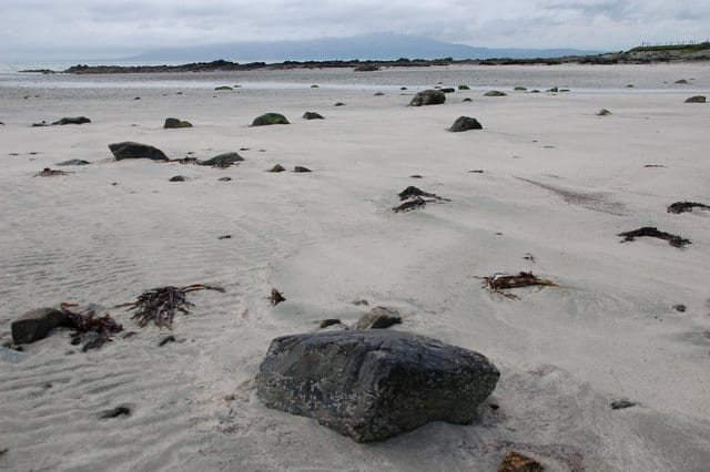 Rossglass Beach is a sandy beach with some rocks on the shores of Dundrum Bay. This is a stunning beach with the Mournes looming in the background.

coastradar.com/places/united-…