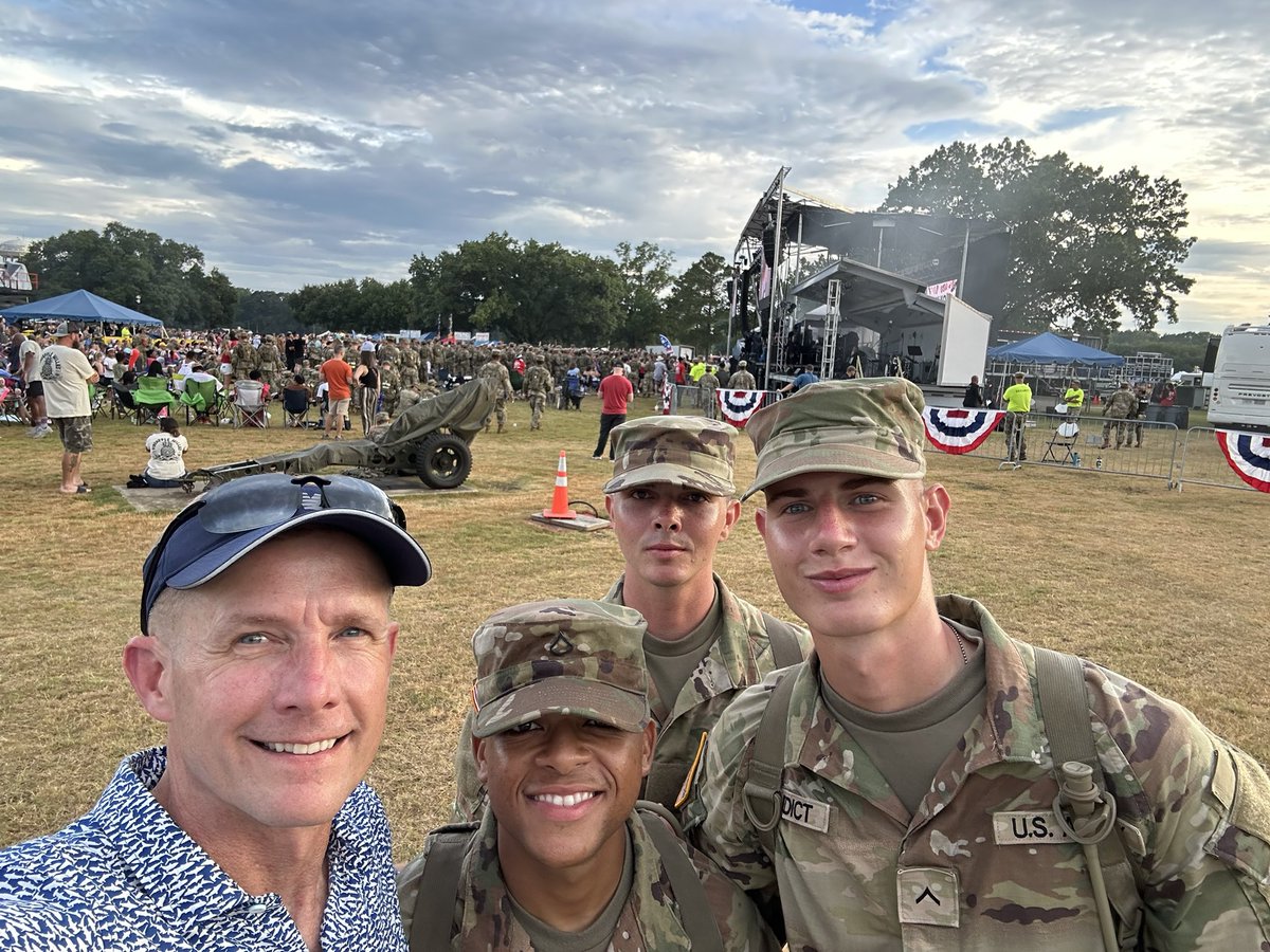curtisbuzzard's tweet image. Another amazing Independence Day Celebration on Fort Moore - thanks to our garrison team, MWR, all of the sponsors, volunteers, and the music - our Army Band, Huntley, and Brett Young! Once the storms passed it was a beautiful evening! @MCoEFortMoore