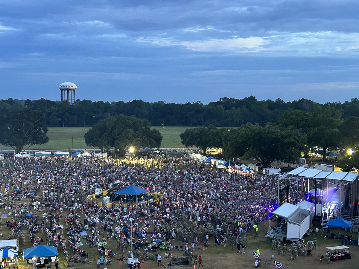 curtisbuzzard's tweet image. Another amazing Independence Day Celebration on Fort Moore - thanks to our garrison team, MWR, all of the sponsors, volunteers, and the music - our Army Band, Huntley, and Brett Young! Once the storms passed it was a beautiful evening! @MCoEFortMoore