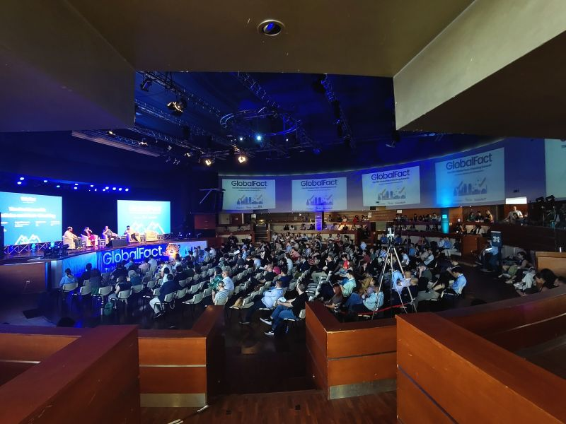 PCunliffeJones's tweet photo. In 2014, I attended the first #GlobalFact conference - 30, or so, people crammed into a small room at LSE in London to discuss fact-checking and the challenges of false information.
Last week, I attended #GlobalFact11 in Sarajevo. Hundreds of people, at a huge event.🧵 https://t.co/bnf14tjPgh