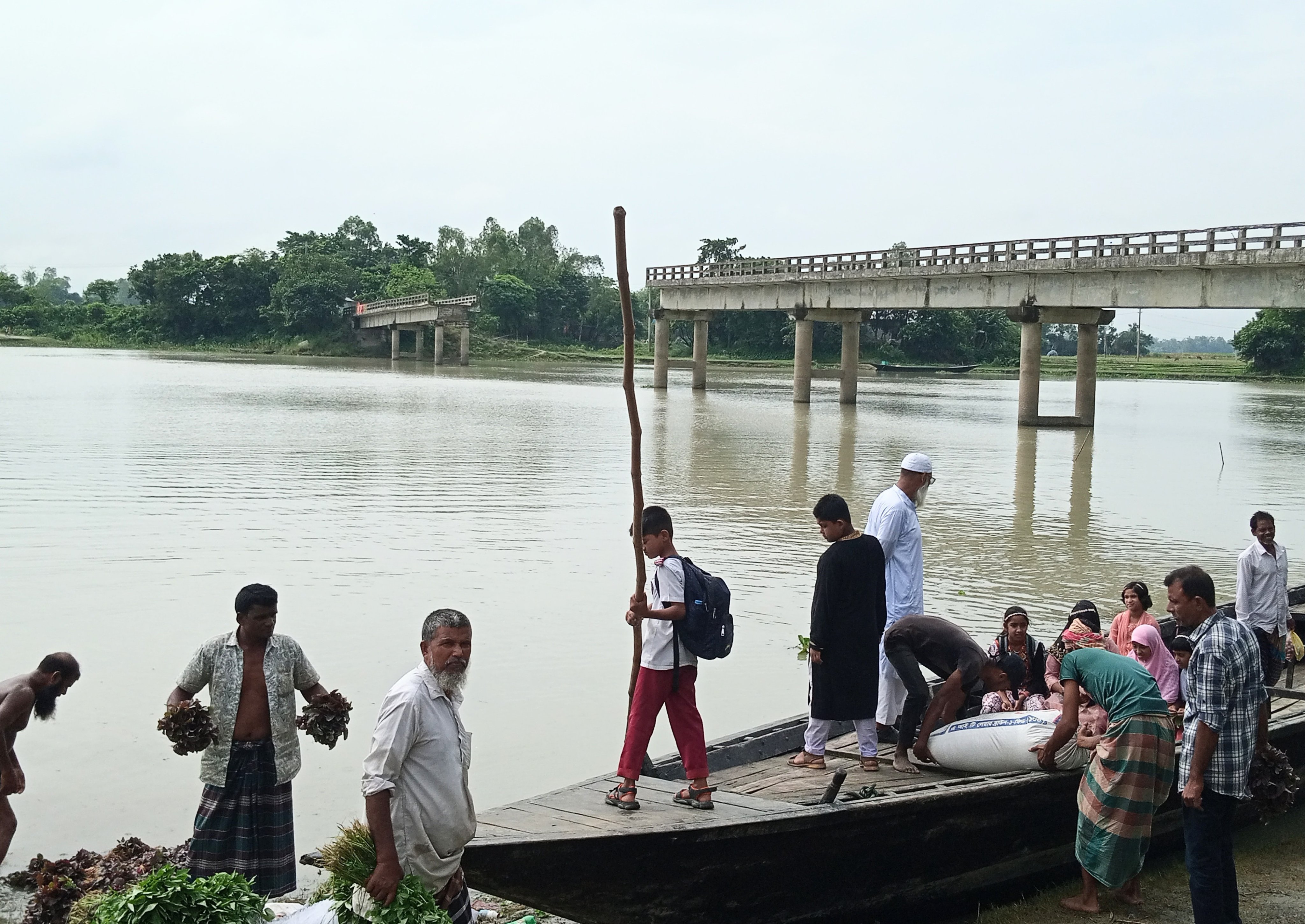 নদীতে বিলীন ৪টি পিলার তিনটি স্প্যান