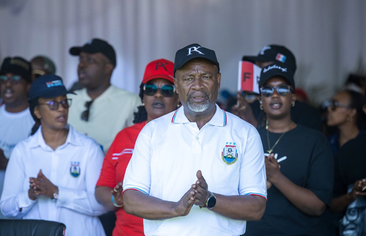 NewTimesRwanda's tweet photo. PHOTOS: Incumbent President #Kagame of RPF Inkotanyi campaigned in Karongi, western #Rwanda, at a highly attended rally on Sunday.

First Lady Jeannette Kagame and senior party cadres also attended the rally.

📸: @MugwizaO /TNT https://t.co/kEdpqPQiZE