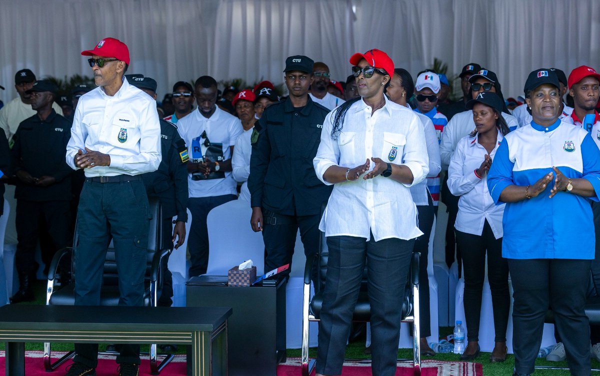 NewTimesRwanda's tweet photo. PHOTOS: Incumbent President #Kagame of RPF Inkotanyi campaigned in Karongi, western #Rwanda, at a highly attended rally on Sunday.

First Lady Jeannette Kagame and senior party cadres also attended the rally.

📸: @MugwizaO /TNT https://t.co/kEdpqPQiZE