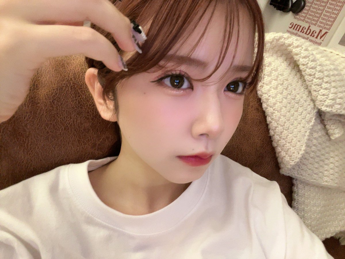 yukaaa0721xxx's tweet photo. 最近 小学校の時に聞いてた曲の
MVを見るのにハマってます
今日はやることぜーーーーんぶ終わらせて
偉いので いまからお酒飲みながらネトフリ見ます最高 一人ぼっちって所だけがネックだね https://t.co/EtT285wn7t