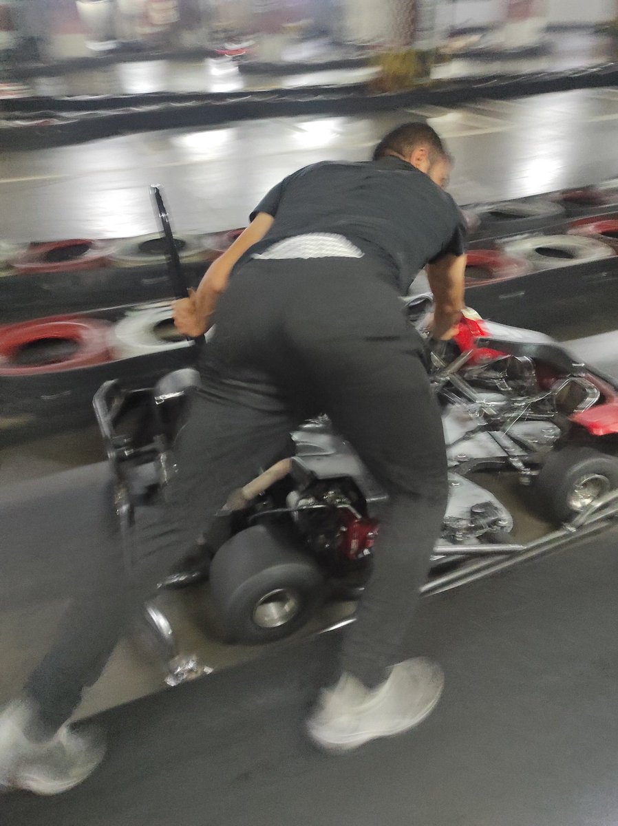 Bir adem  iki Mickiy minaj